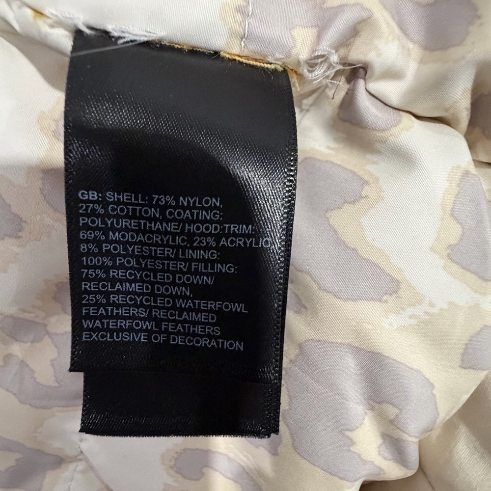 The North Face Arctic Parka Gardenia White / Silver Grey Leopard Print Interior - Picture 8 of 16